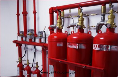 采用(yòng)气(qì)體(tǐ)滅火(huǒ)裝(zhuāng)置、有(yǒu)管(guǎn)网(wǎng)滅火(huǒ)系統，高(gāo)效安(ān)全(quán)